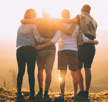 4 Personen auf Berg